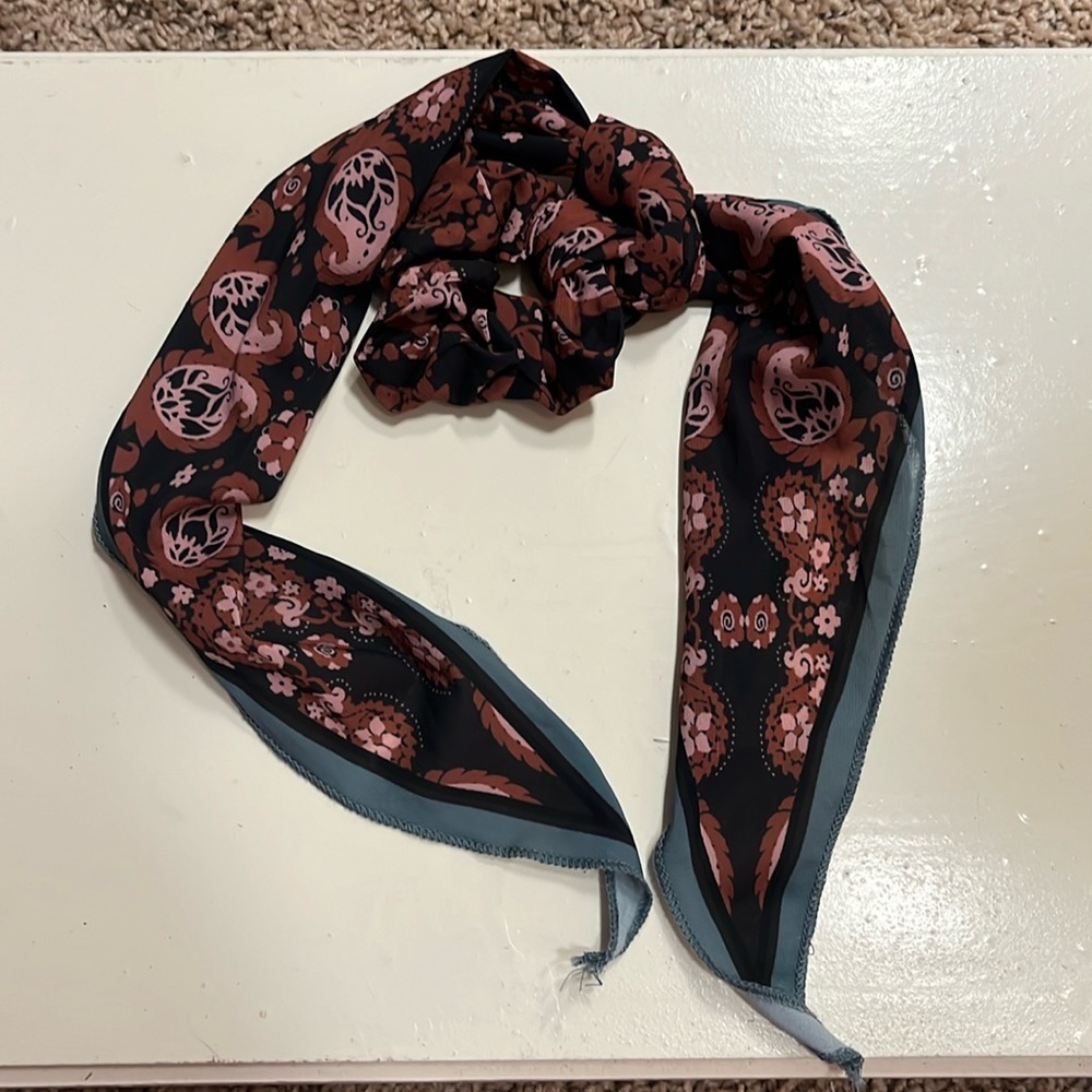 Vintage looking hair tie